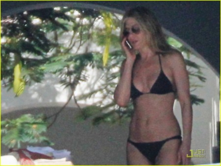 Jennifer Aniston neuk�zala moriaka, ale bikiny