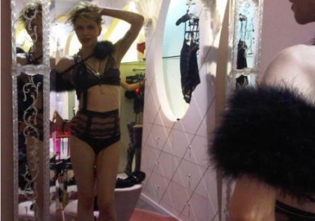 Courtney Love zase preplo v hlave
