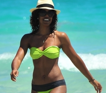Kelly Rowland v bikin�ch