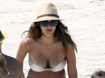 Tehotn� Jessica Alba v bikin�ch