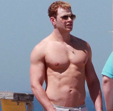 Kellan Lutz a jeho pivn� mozo�