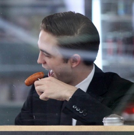 Robert Pattinson m� r�d klob�sky