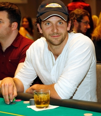 Celebrity hraj� karty