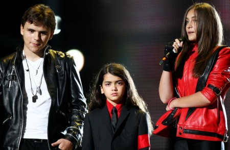 Deti Michaela Jacksona vyzeraj� by� ou kej