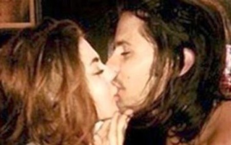 Frances Bean Cobain si chce zobrať otcovho dvojníka