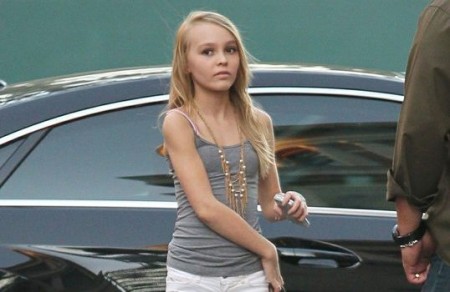 Toto je dc�rka Johnnyho Deppa a Vanessy Paradis