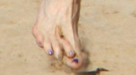 F��j. Ktor� hviezda m� tak�to nechutn� prsty?