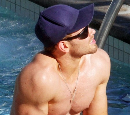 Hora (svalov) menom Kellan Lutz