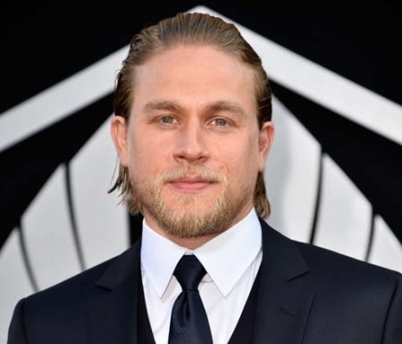 Tento egre� v�m uk�e 50 odtie�ov sivej