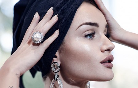 Rosie Huntington-Whiteley pre Violet Grey