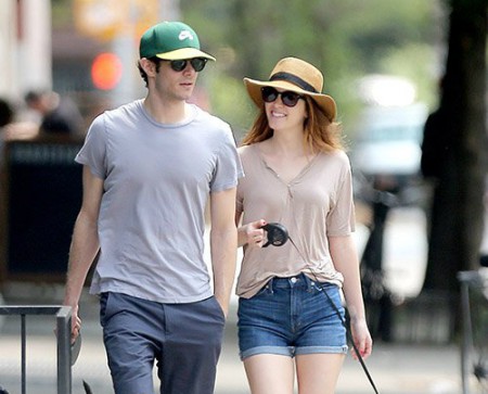 Leighton Meester a Adam Brody spolu radi venčia svoje psy