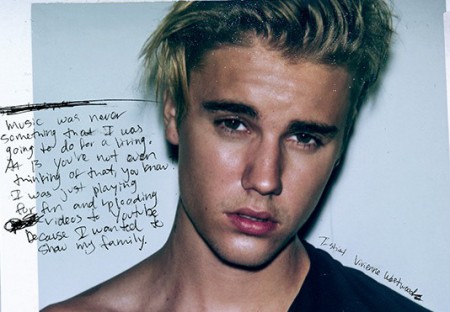 Justin je stále single.