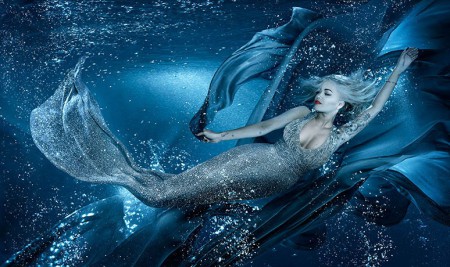 Rita Ora je morsk panna