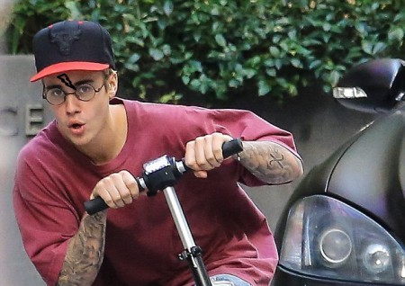 Justin Bieber ej kej ej Potter na kolobe�ke