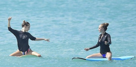 Cara a Suki sa u�ia surfova�