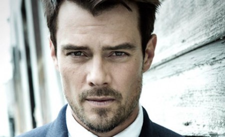 Josh Duhamel sa vyzlieka z tri�ka