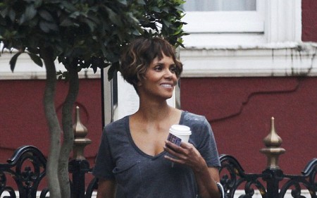 Halle Berry bez omietky