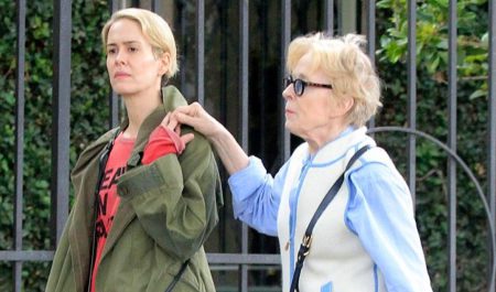 Sarah Paulson vzala frajerku na prech�dzku