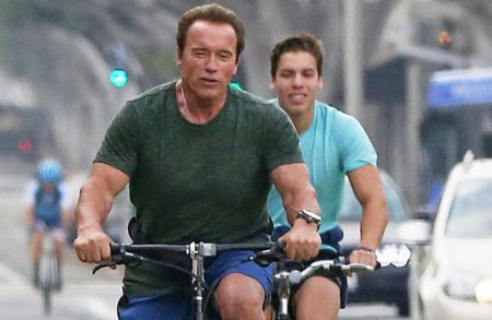Arnold u�� syna bicyklova�