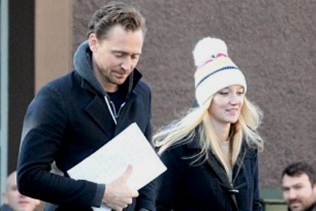 Tom Hiddleston s novou blond�nou po boku