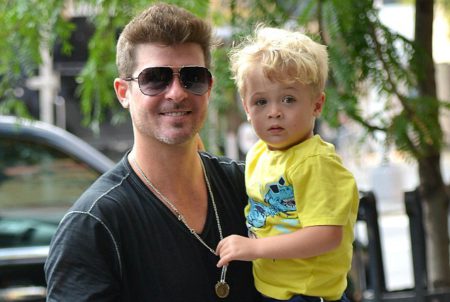 Robin Thicke m� pr�ser