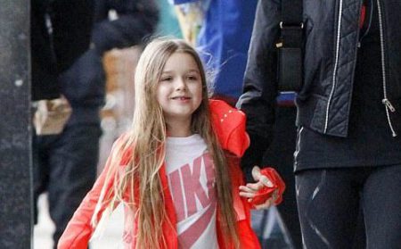 Po kom m� ten pekn� �smev, diev�atko?