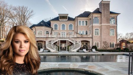 Kelly Clarkson pred�va svoje s�dlo v Tennessee