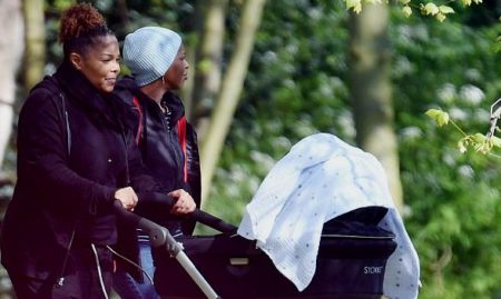 Janet Jackson ko��kuje