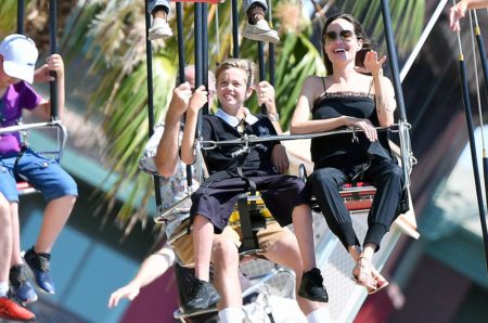 Angelina v Disneylande