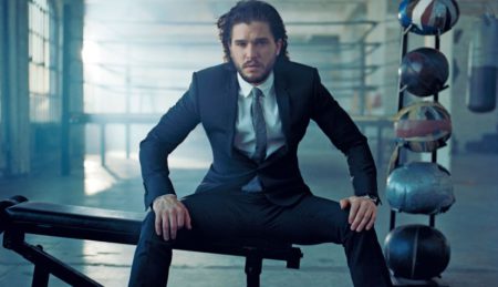 Jon Snow v obleku
