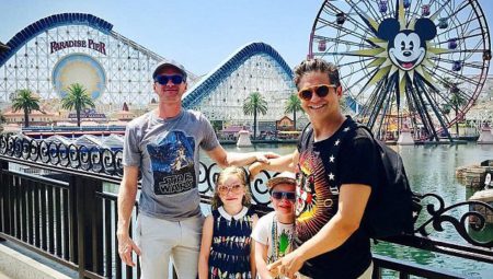 Rodinka v Disneylande