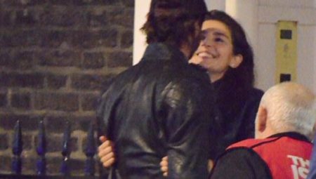 Gerard Butler, brunetka a p�n s Nota Bene