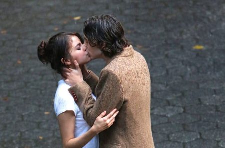 S k�m sa to Selena vykusuje?