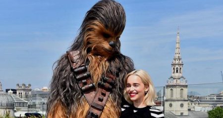 Emilia Clarke s kamo�om