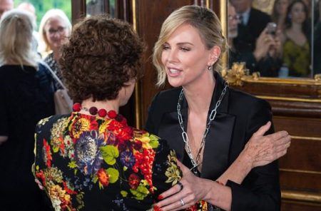 Charitatívne zaloená Charlize Theron