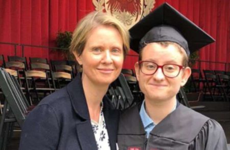 Z dc�ry vyr�stol syn