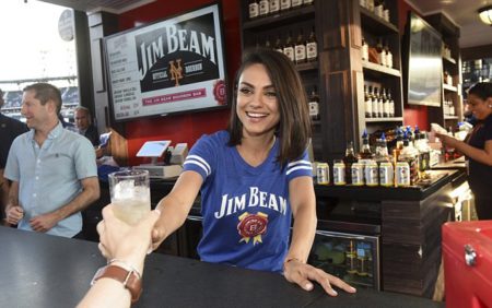 Barmanka Mila Kunis