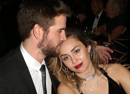 Manželia Hemsworthovci