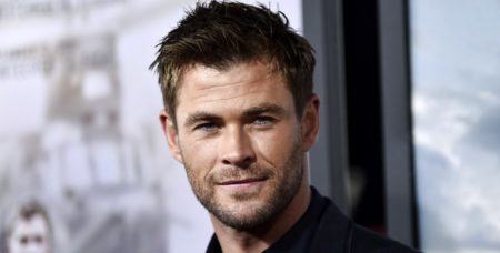 Chris Hemsworth si dva pauzu
