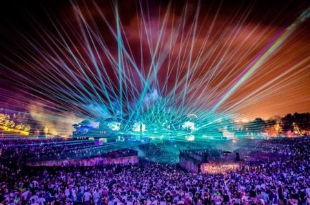 Najlep�ia DJ-ka na svete nav�t�vila Tomorrowland