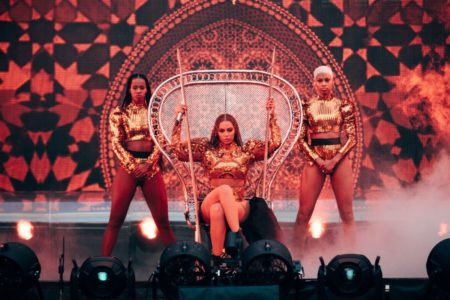 Diea osudu oslavuje!