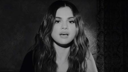 Selena spieva o Justinovi